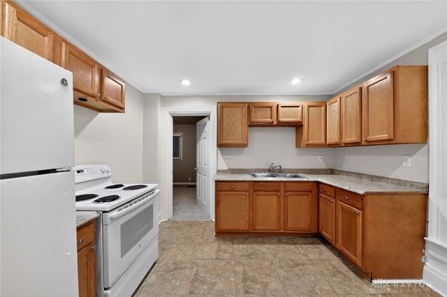 2527 S Dixie Drive, Dayton, OH 45409