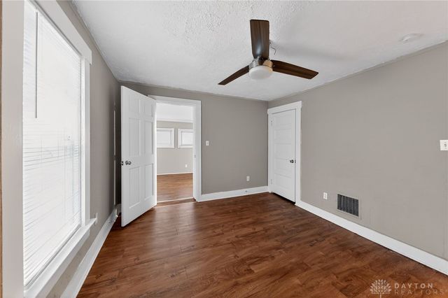 2527 S Dixie Drive, Dayton, OH 45409