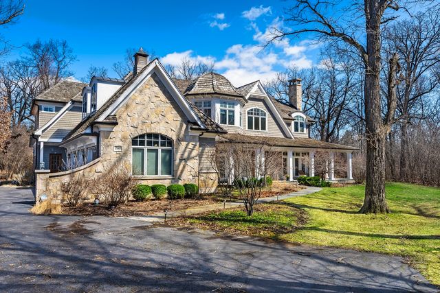 1300 ABINGTON CAMBS Drive, Lake Forest, IL 60045