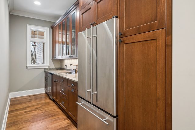 1300 ABINGTON CAMBS Drive, Lake Forest, IL 60045