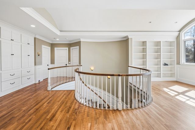 1300 ABINGTON CAMBS Drive, Lake Forest, IL 60045