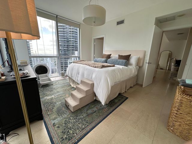 1060 Brickell Avenue 3711, Miami, FL 33131