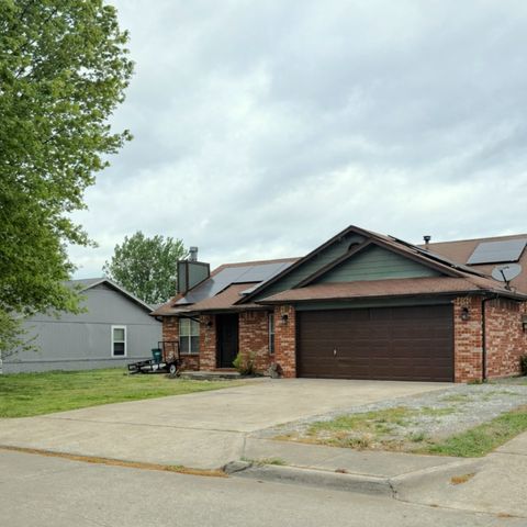 3807 W Locust Street, Rogers, AR 72756
