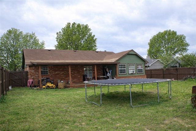 3807 W Locust Street, Rogers, AR 72756