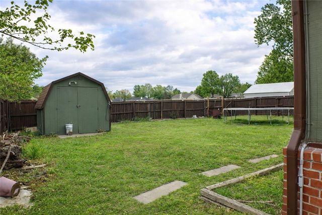 3807 W Locust Street, Rogers, AR 72756