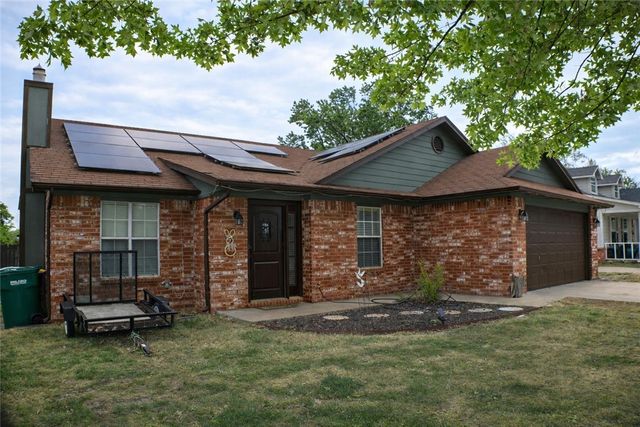 3807 W Locust Street, Rogers, AR 72756