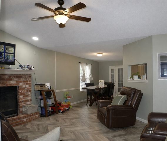 3807 W Locust Street, Rogers, AR 72756