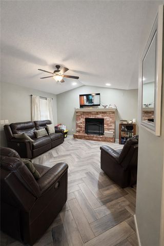 3807 W Locust Street, Rogers, AR 72756