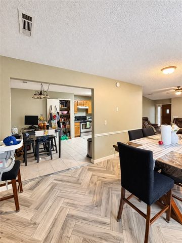 3807 W Locust Street, Rogers, AR 72756