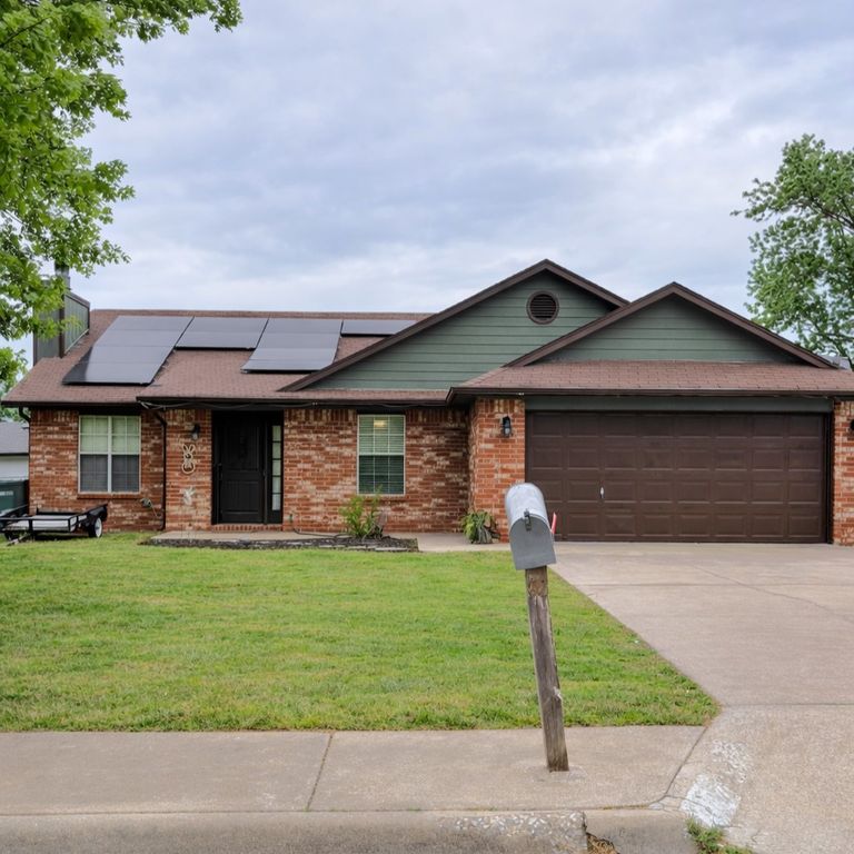 3807 W Locust Street, Rogers, AR 72756
