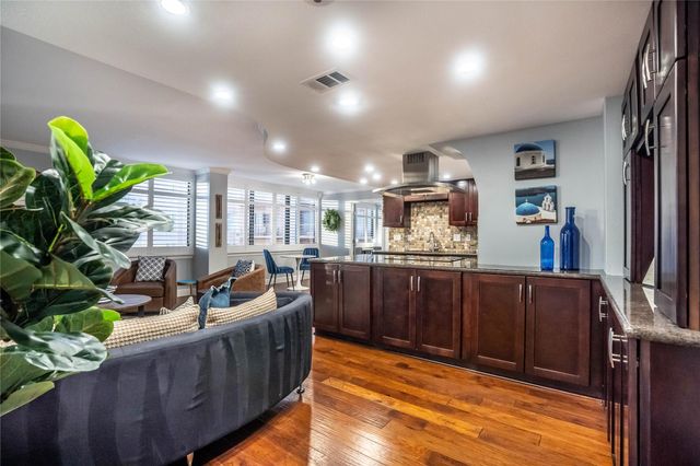 3525 Sage Road 1511, Houston, TX 77056