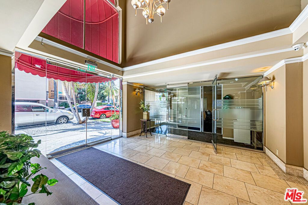 620 S Gramercy Place 301, Los Angeles, CA 90005 — photo 4