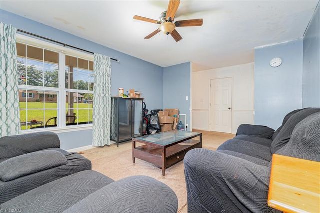 908 Phineas Drive, Kernersville, NC 27284
