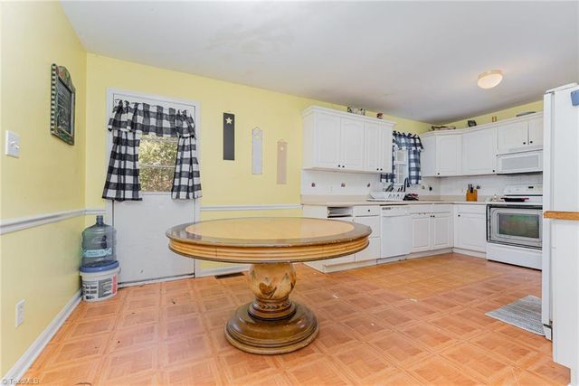 908 Phineas Drive, Kernersville, NC 27284