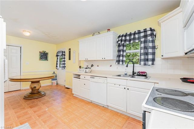 908 Phineas Drive, Kernersville, NC 27284