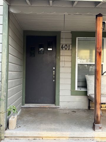 401 S JAMISON DR, Devine, TX 78016