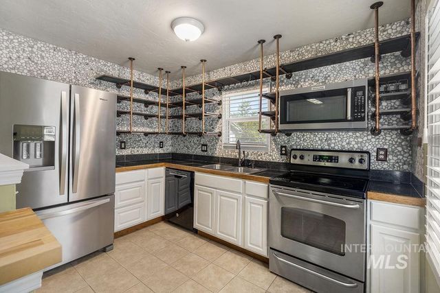 910 W Orchard Ave, Nampa, ID 83651