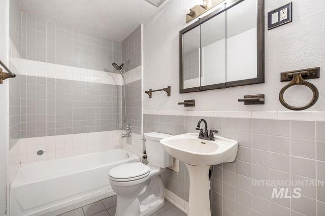 910 W Orchard Ave, Nampa, ID 83651