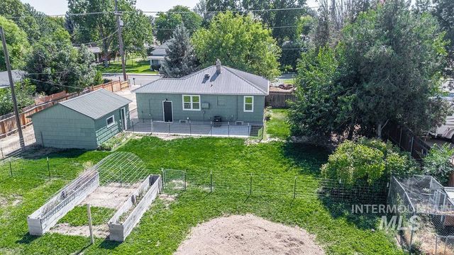 910 W Orchard Ave, Nampa, ID 83651