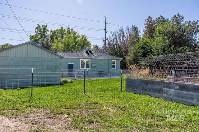 910 W Orchard Ave, Nampa, ID 83651