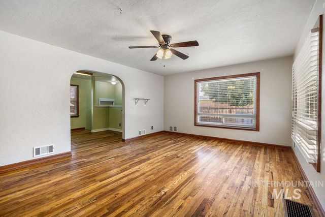 910 W Orchard Ave, Nampa, ID 83651