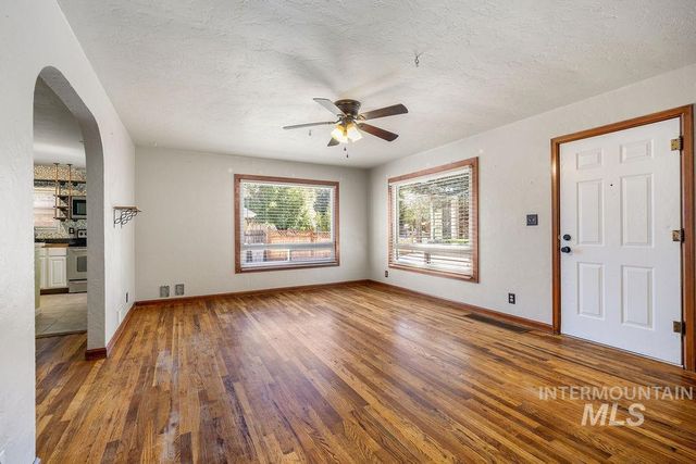 910 W Orchard Ave, Nampa, ID 83651