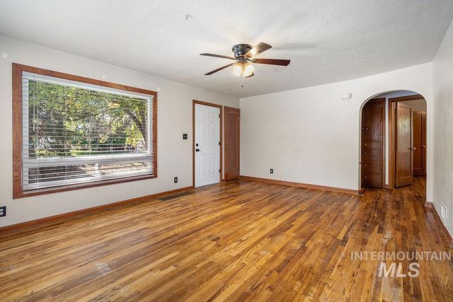 910 W Orchard Ave, Nampa, ID 83651