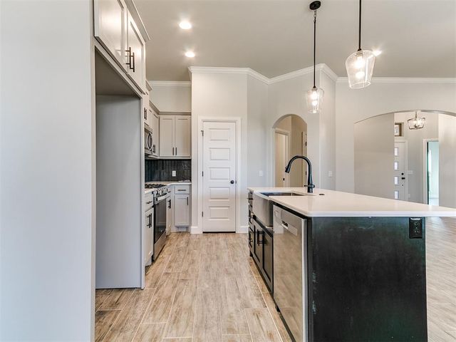 12204 Rockbed Drive, Yukon, OK 73099