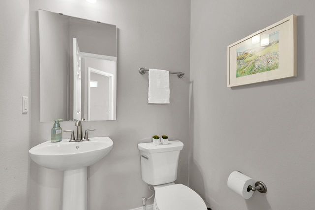 21965 W North AVENUE, Brookfield, WI 53045