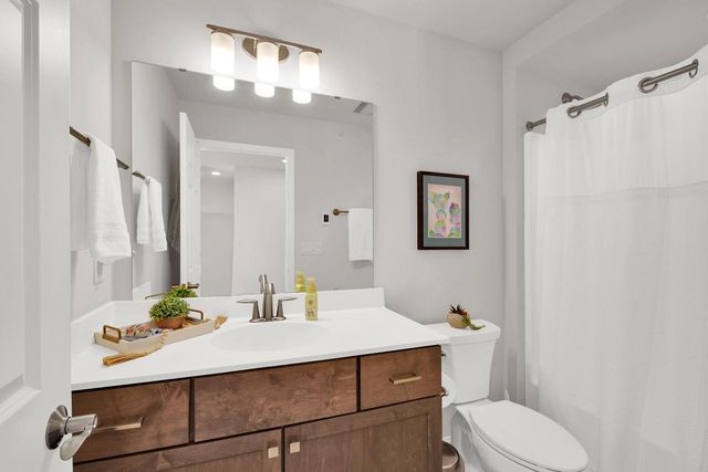 21965 W North AVENUE, Brookfield, WI 53045