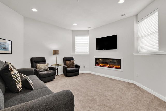 21965 W North AVENUE, Brookfield, WI 53045