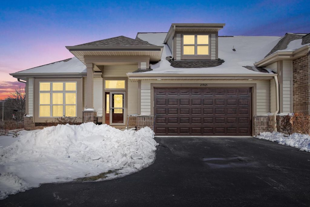 21965 W North AVENUE, Brookfield, WI 53045