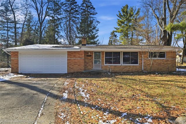 52433 Ihla Street, Shelby Charter Township, MI 48316
