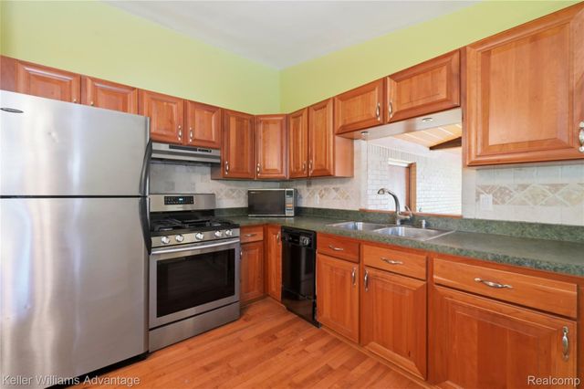 52433 Ihla Street, Shelby Charter Township, MI 48316