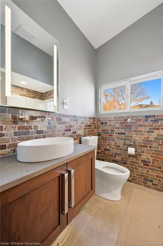 52433 Ihla Street, Shelby Charter Township, MI 48316