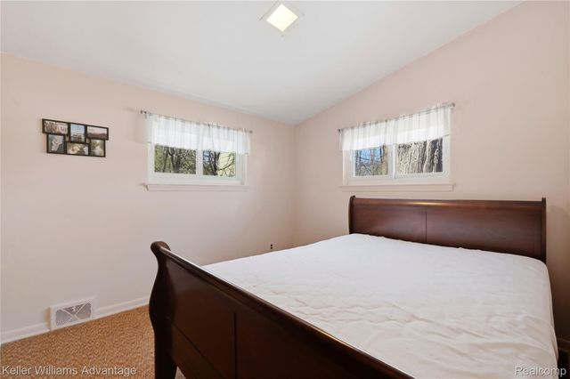 52433 Ihla Street, Shelby Charter Township, MI 48316