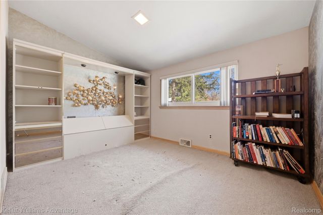 52433 Ihla Street, Shelby Charter Township, MI 48316