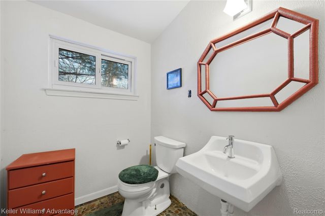 52433 Ihla Street, Shelby Charter Township, MI 48316