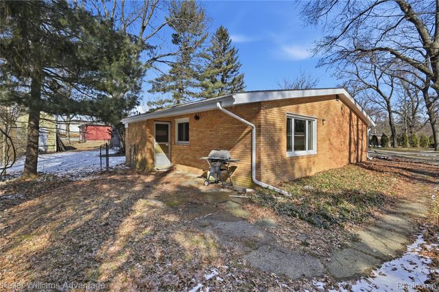 52433 Ihla Street, Shelby Charter Township, MI 48316