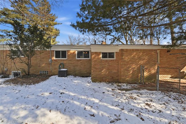 52433 Ihla Street, Shelby Charter Township, MI 48316