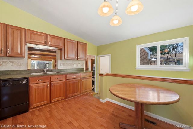 52433 Ihla Street, Shelby Charter Township, MI 48316