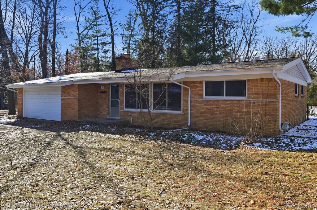 52433 Ihla Street, Shelby Charter Township, MI 48316