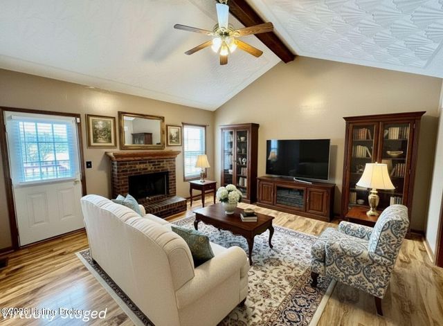 1107 Regency Ct, Bardstown, KY 40004