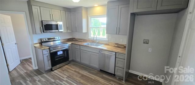 910 Lyndsey Brooke Court, Lincolnton, NC 28092