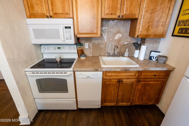 400 Deal Lake Drive 4E, Asbury Park, NJ 07712