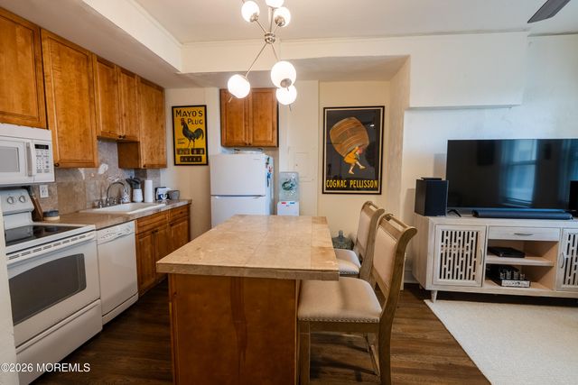 400 Deal Lake Drive 4E, Asbury Park, NJ 07712