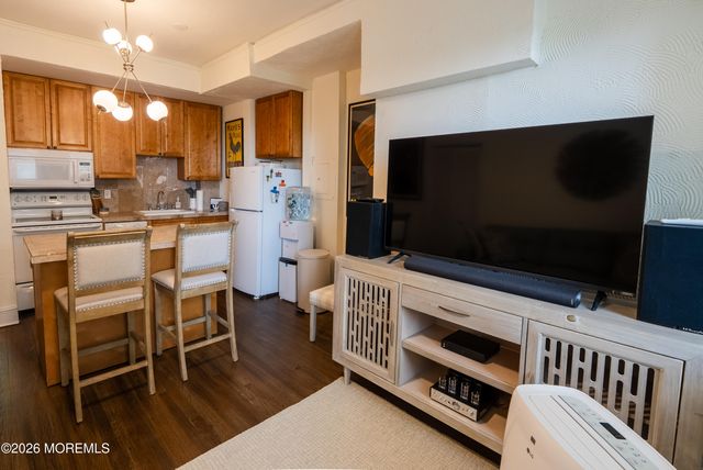 400 Deal Lake Drive 4E, Asbury Park, NJ 07712
