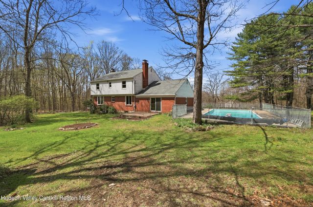 31 Hawleys Corners Road, Highland, NY 12528