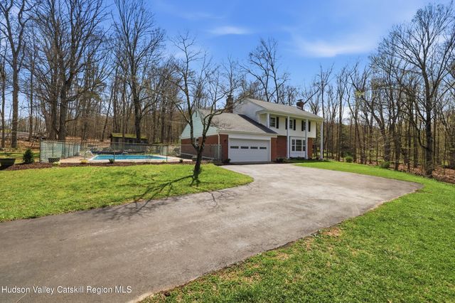 31 Hawleys Corners Road, Highland, NY 12528