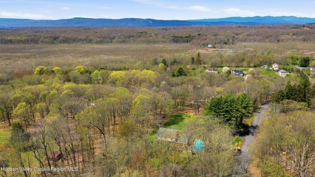 31 Hawleys Corners Road, Highland, NY 12528